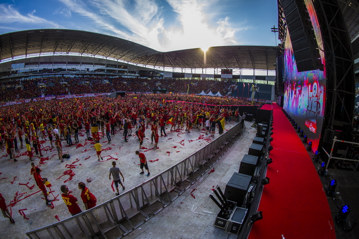 Love the samba - Belgie - Rusland @ Ghelamco arena Gent, picture 3, photographed by sven dullaert,   - FrontView Magazine