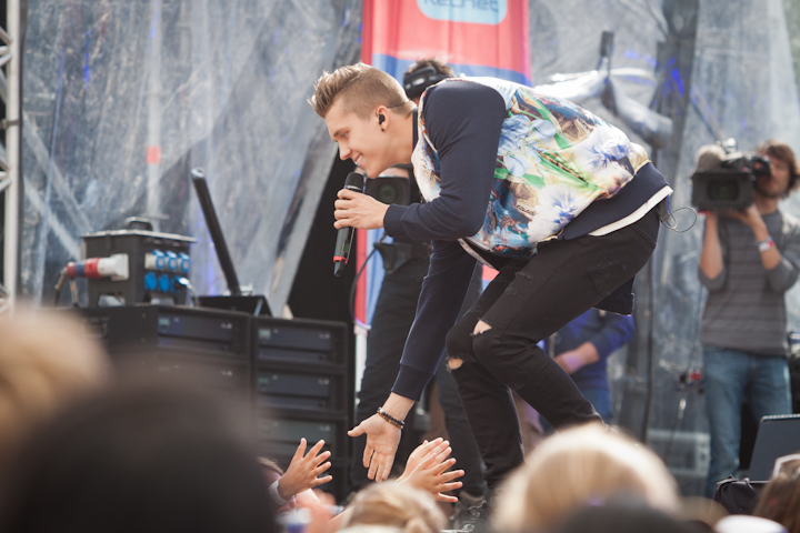 Ian Thomas @ pennenzakkenrock 2014, picture 3, photographed by Carine Wouters - FrontView Magazine
