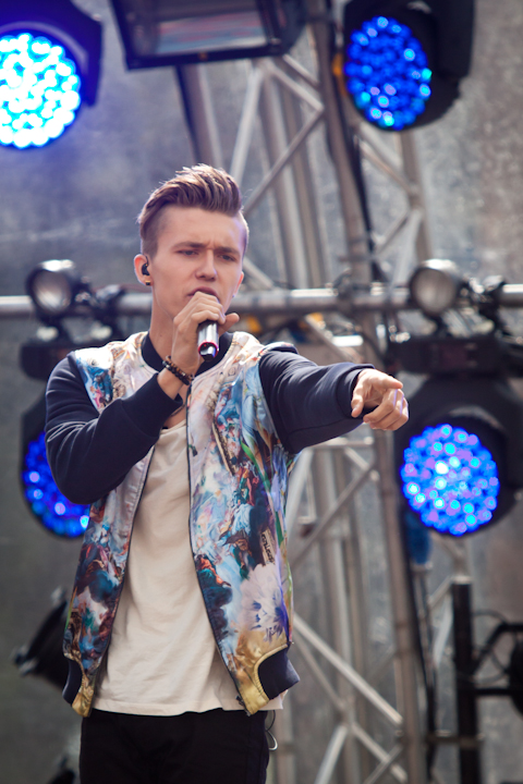 Ian Thomas @ pennenzakkenrock 2014, picture 5, photographed by Carine Wouters - FrontView Magazine