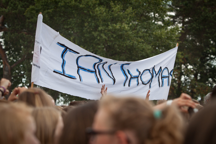 Ian Thomas @ pennenzakkenrock 2014, picture 12, photographed by Carine Wouters - FrontView Magazine