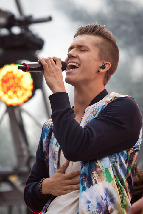 Ian Thomas @ pennenzakkenrock 2014, picture 18, photographed by Carine Wouters - FrontView Magazine