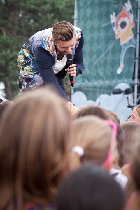 Ian Thomas @ pennenzakkenrock 2014, picture 23, photographed by Carine Wouters - FrontView Magazine