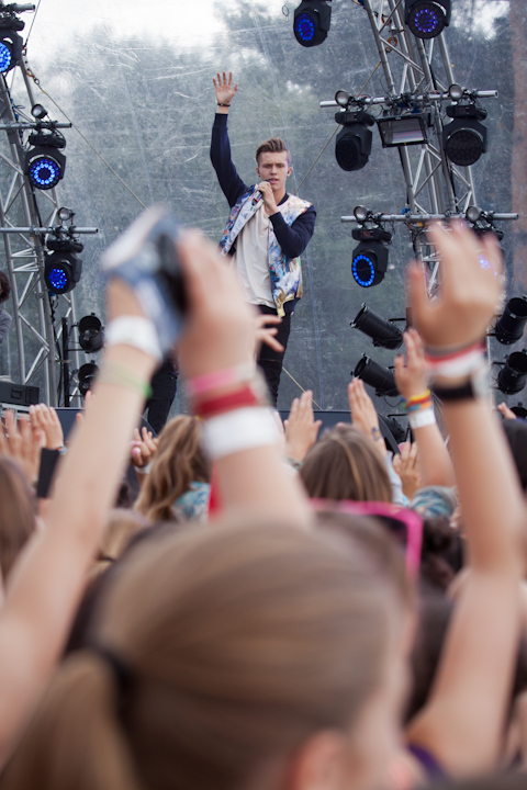 Ian Thomas @ pennenzakkenrock 2014, picture 24, photographed by Carine Wouters - FrontView Magazine