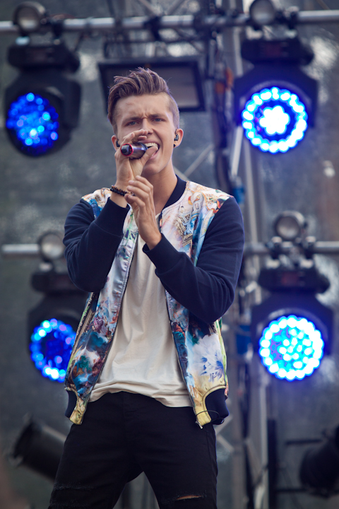 Ian Thomas @ pennenzakkenrock 2014, picture 25, photographed by Carine Wouters - FrontView Magazine