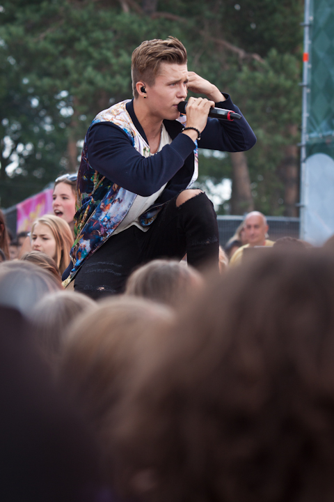 Ian Thomas @ pennenzakkenrock 2014, picture 29, photographed by Carine Wouters - FrontView Magazine