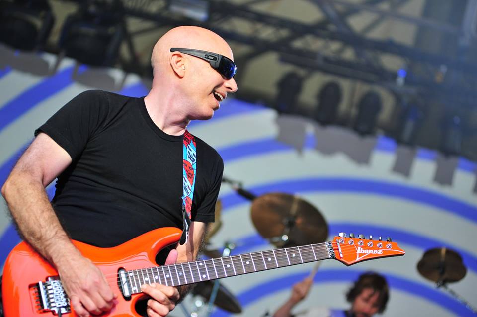 Joe Satriani @ OLT Rivierenhof, picture 3, photographed by Gunther Moens - FrontView Magazine