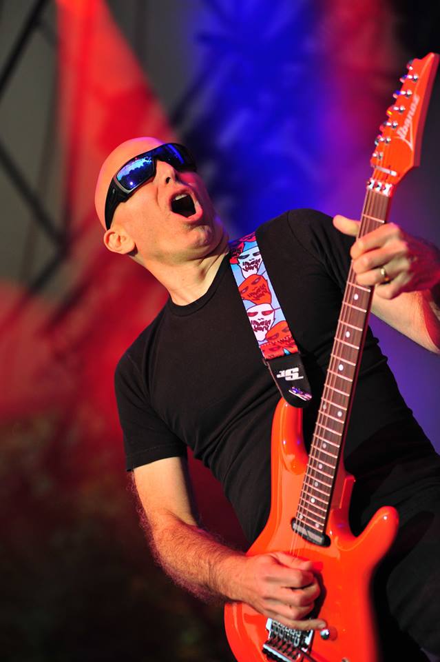 Joe Satriani @ OLT Rivierenhof, picture 4, photographed by Gunther Moens - FrontView Magazine