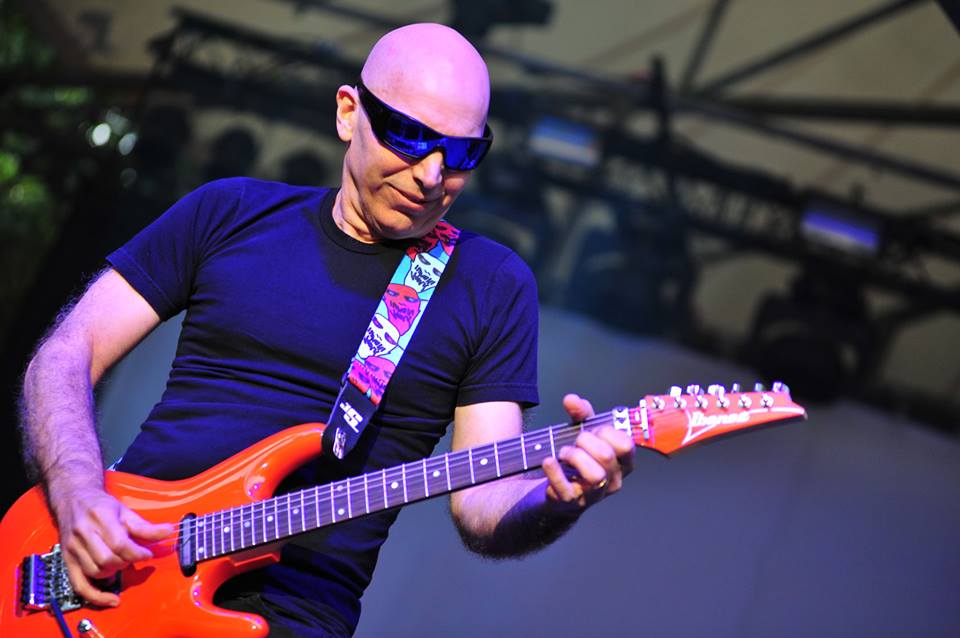Joe Satriani @ OLT Rivierenhof, picture 6, photographed by Gunther Moens - FrontView Magazine