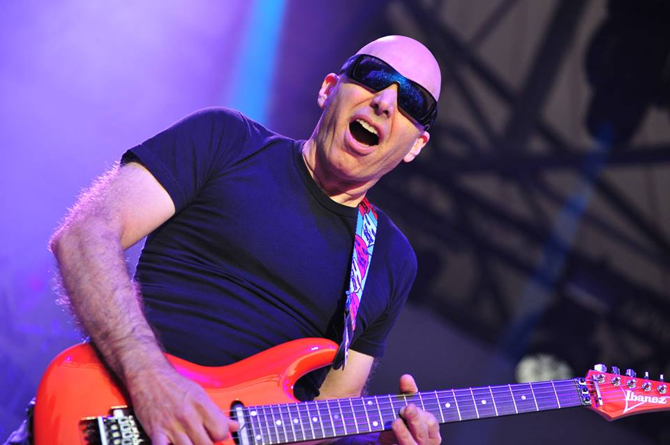 Joe Satriani @ OLT Rivierenhof, picture 7, photographed by Gunther Moens - FrontView Magazine