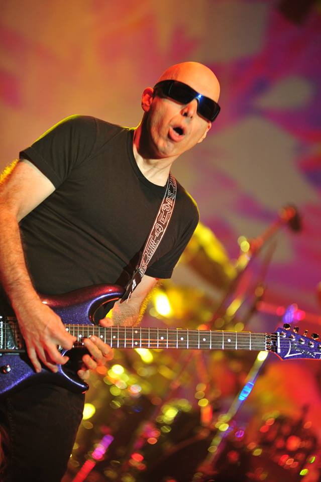 Joe Satriani @ OLT Rivierenhof, picture 9, photographed by Gunther Moens - FrontView Magazine