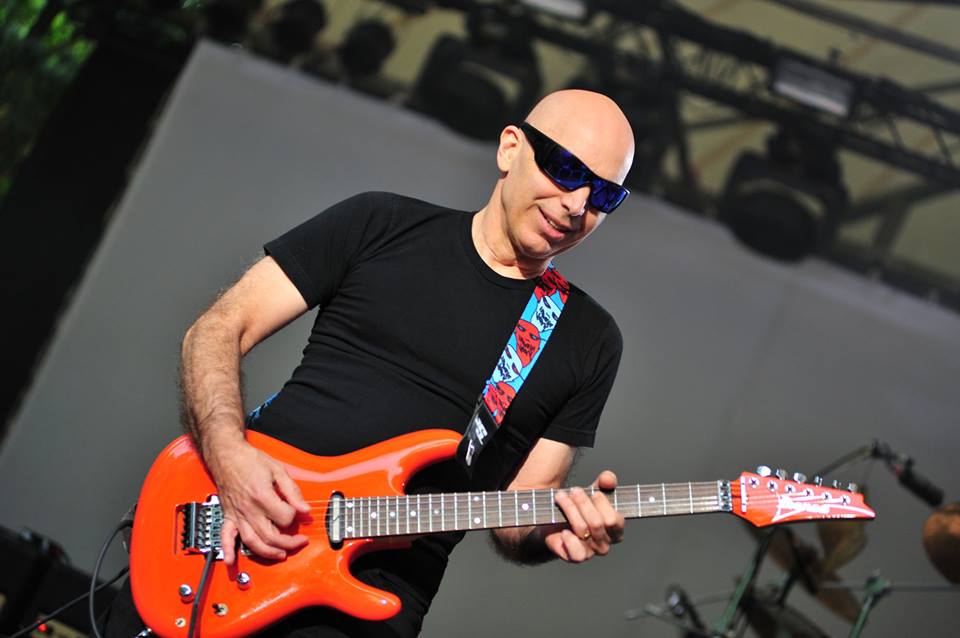 Joe Satriani @ OLT Rivierenhof, picture 10, photographed by Gunther Moens - FrontView Magazine