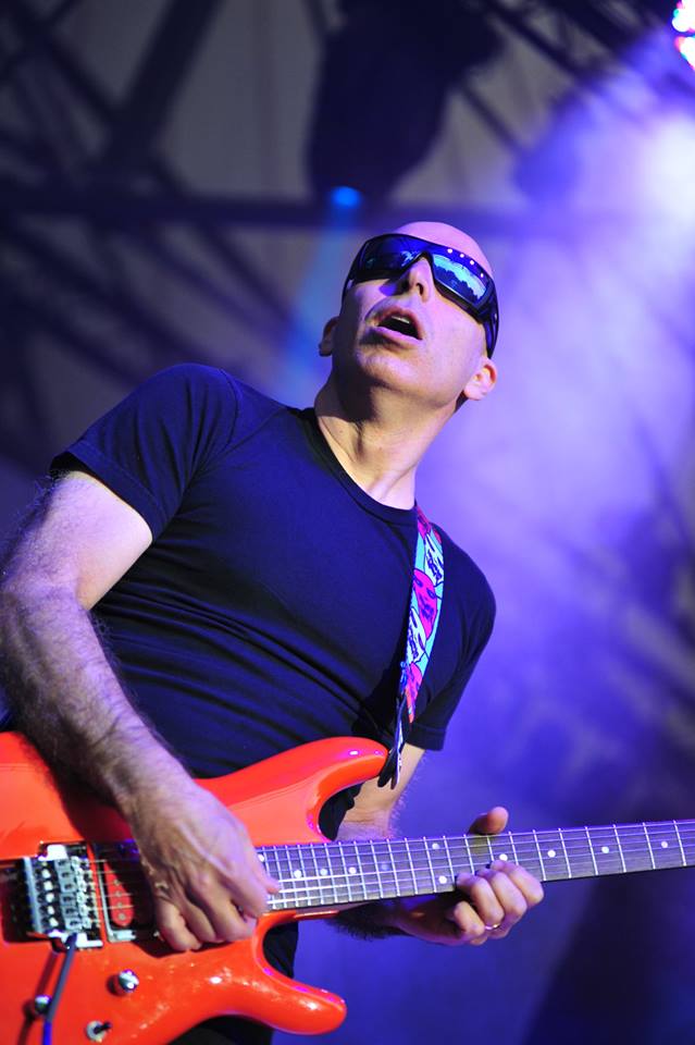 Joe Satriani @ OLT Rivierenhof, picture 12, photographed by Gunther Moens - FrontView Magazine