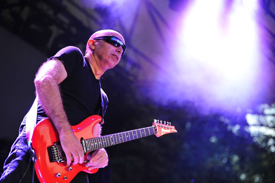 Joe Satriani @ OLT Rivierenhof, picture 13, photographed by Gunther Moens - FrontView Magazine