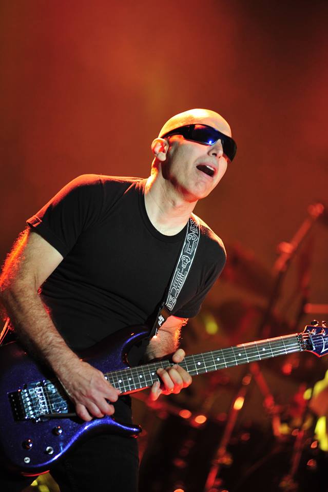 Joe Satriani @ OLT Rivierenhof, picture 14, photographed by Gunther Moens - FrontView Magazine