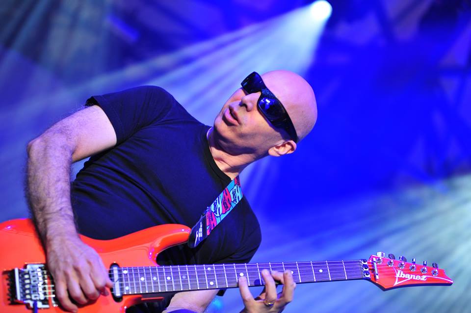 Joe Satriani @ OLT Rivierenhof, picture 15, photographed by Gunther Moens - FrontView Magazine
