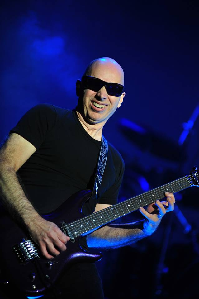 Joe Satriani @ OLT Rivierenhof, picture 17, photographed by Gunther Moens - FrontView Magazine