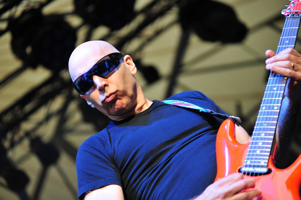 Joe Satriani @ OLT Rivierenhof, picture 18, photographed by Gunther Moens - FrontView Magazine