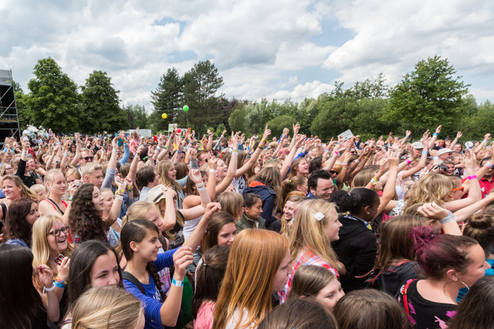 Sfeer, Randanimatie & Publieksfoto's @ Popeiland 2014, foto 27, foto's door Guy Danneels - FrontView Magazine