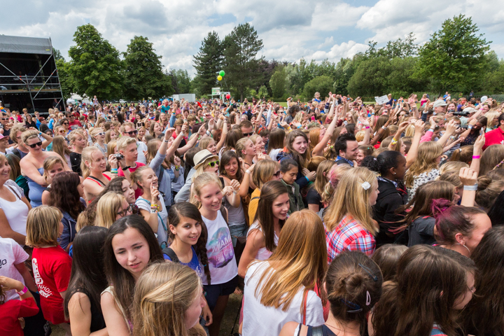 Sfeer, Randanimatie & Publieksfoto's @ Popeiland 2014, foto 28, foto's door Guy Danneels - FrontView Magazine
