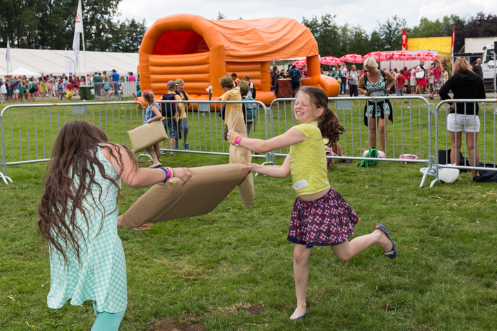 Sfeer, Randanimatie & Publieksfoto's @ Popeiland 2014, foto 62, foto's door Guy Danneels - FrontView Magazine
