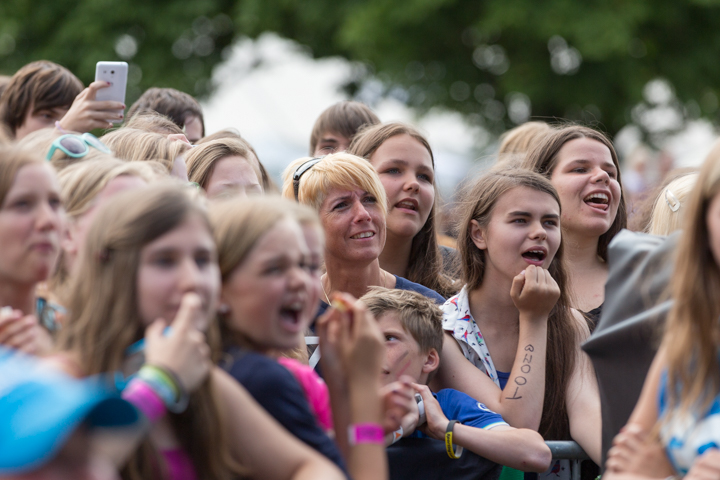 Sfeer, Randanimatie & Publieksfoto's @ Popeiland 2014, foto 88, foto's door Guy Danneels - FrontView Magazine