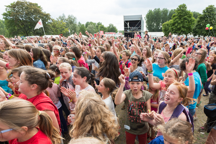Sfeer, Randanimatie & Publieksfoto's @ Popeiland 2014, foto 103, foto's door Guy Danneels - FrontView Magazine