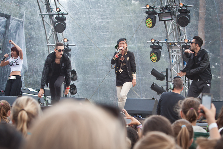 Slongs Dievanongs @ pennenzakkenrock 2014, foto 6, foto's door Carine Wouters - FrontView Magazine