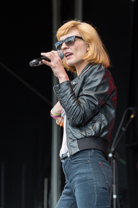 Slongs Dievanongs @ Popeiland 2014, picture 20, photographed by Guy Danneels - FrontView Magazine