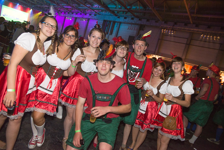 De Foute Party 2014 : sfeerbeelden at Flanders Expo, foto 4, foto's door Jonas Wallecan - FrontView Magazine