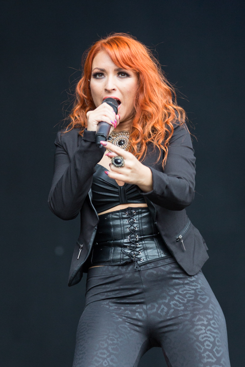 2 Fabiola @ Kanaalfeesten Dag 2 - Willebroek, picture 4, photographed by Guy Danneels - FrontView Magazine