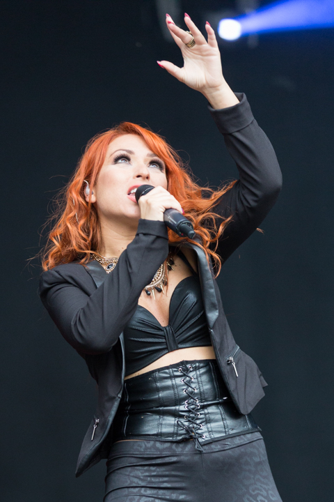 2 Fabiola @ Kanaalfeesten Dag 2 - Willebroek, picture 5, photographed by Guy Danneels - FrontView Magazine