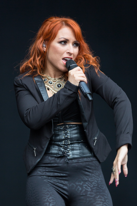 2 Fabiola @ Kanaalfeesten Dag 2 - Willebroek, picture 6, photographed by Guy Danneels - FrontView Magazine