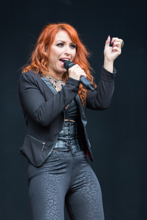 2 Fabiola @ Kanaalfeesten Dag 2 - Willebroek, picture 7, photographed by Guy Danneels - FrontView Magazine