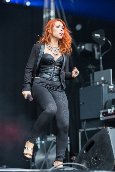 2 Fabiola @ Kanaalfeesten Dag 2 - Willebroek, picture 8, photographed by Guy Danneels - FrontView Magazine