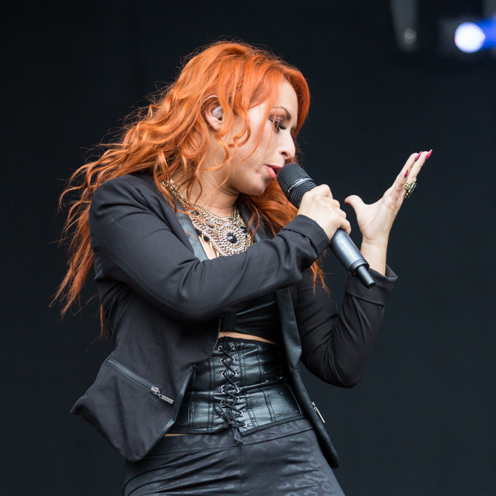 2 Fabiola @ Kanaalfeesten Dag 2 - Willebroek, picture 11, photographed by Guy Danneels - FrontView Magazine