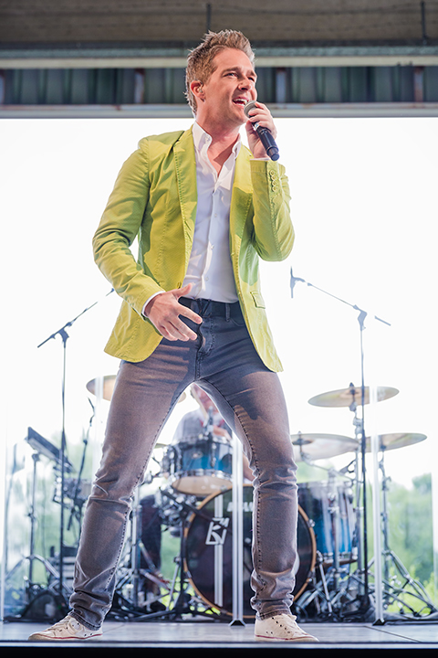Christoff - CD-voorstelling Altijd Onderweg @ AED Studios Lint, picture 6, photographed by Elke Briers - FrontView Magazine