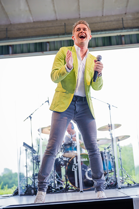 Christoff - CD-voorstelling Altijd Onderweg @ AED Studios Lint, picture 9, photographed by Elke Briers - FrontView Magazine