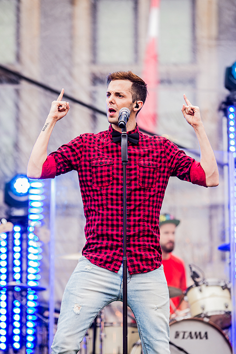 KetnetBand & Slongs Dievanongs @ Grote Markt Antwerpen, picture 1, photographed by Elke Briers - FrontView Magazine