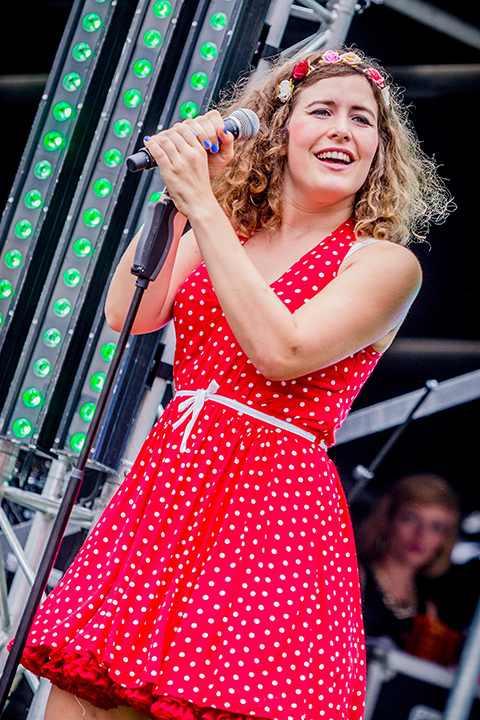 KetnetBand & Slongs Dievanongs @ Grote Markt Antwerpen, picture 4, photographed by Elke Briers - FrontView Magazine