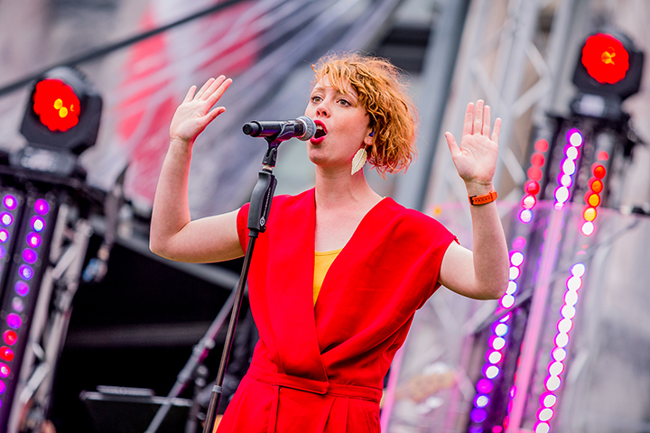 KetnetBand & Slongs Dievanongs @ Grote Markt Antwerpen, picture 5, photographed by Elke Briers - FrontView Magazine