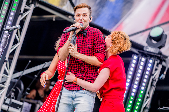 KetnetBand & Slongs Dievanongs @ Grote Markt Antwerpen, picture 6, photographed by Elke Briers - FrontView Magazine