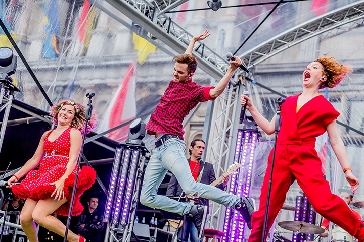 KetnetBand & Slongs Dievanongs @ Grote Markt Antwerpen, picture 11, photographed by Elke Briers - FrontView Magazine