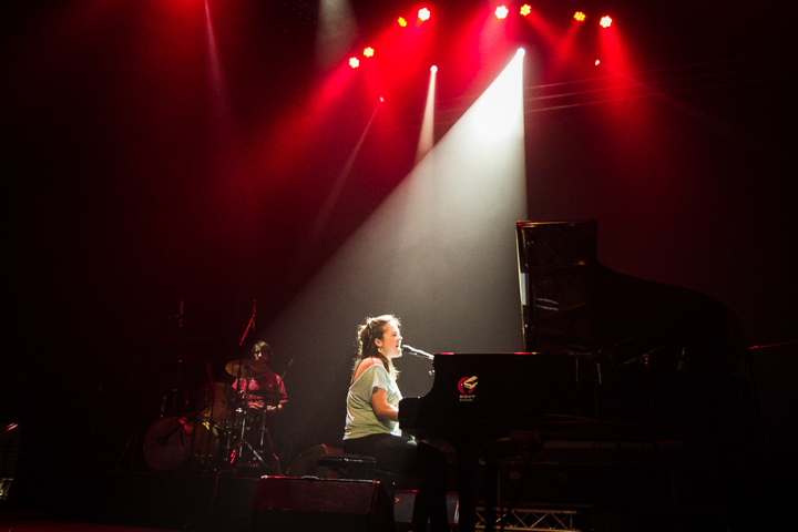 Mathilde Renault @ Les Ardentes 2014, picture 4, photographed by Tom Stessens - FrontView Magazine