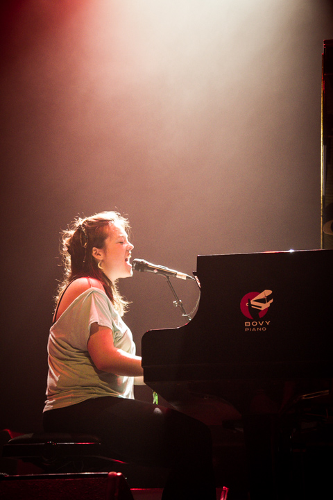 Mathilde Renault @ Les Ardentes 2014, picture 6, photographed by Tom Stessens - FrontView Magazine