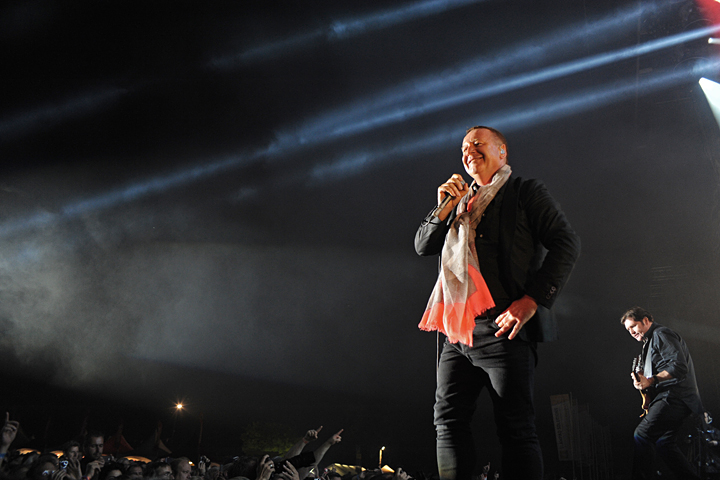 Simple Minds @ Bospop, foto 14, foto's door Paul Nouwen - FrontView Magazine