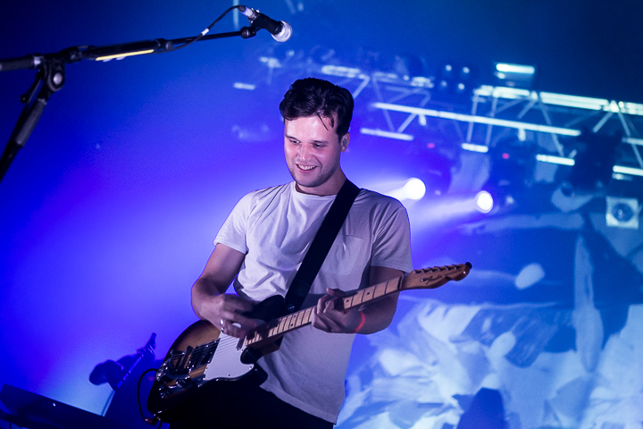 White Lies @ Rock Zottegem 2014, foto 1, foto's door Dorien Goetschalckx - FrontView Magazine
