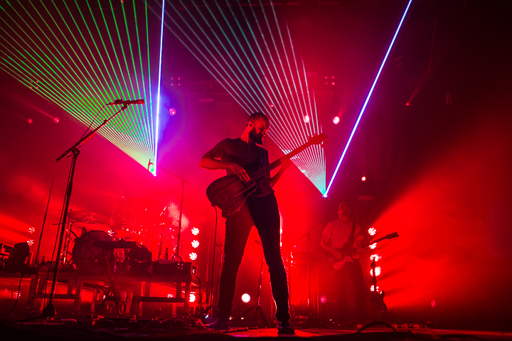 White Lies @ Rock Zottegem 2014, foto 13, foto's door Dorien Goetschalckx - FrontView Magazine