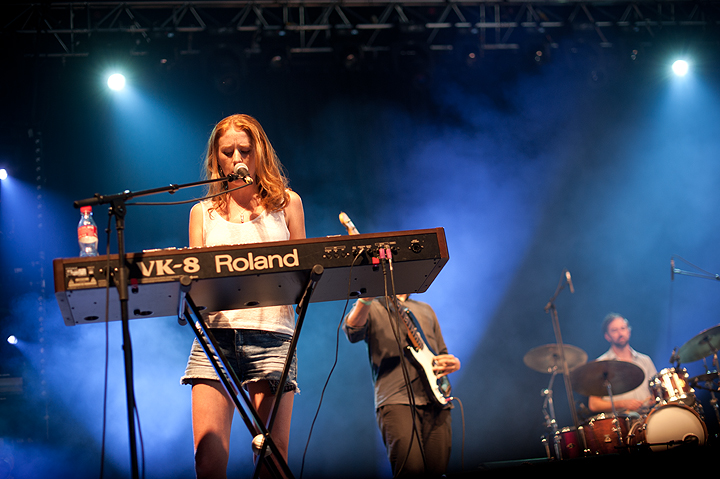 Johnny Flynn & The Sussex Wit @ Dour Festival 2014, picture 2, photographed by Magali Decamps - FrontView Magazine