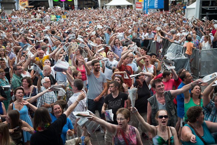 Vlaanderen zingt 2014 @ Gentse Feesten - Sint Baafsplein, picture 20, photographed by Dimitri Vanlommel - FrontView Magazine