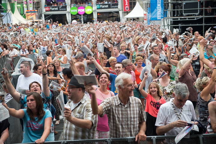 Vlaanderen zingt 2014 @ Gentse Feesten - Sint Baafsplein, picture 22, photographed by Dimitri Vanlommel - FrontView Magazine